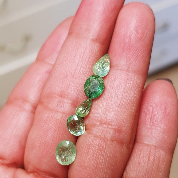 Sale! 5 carats natural loose Pariaba tourmaline loose gemstones - Picture 14 of 14